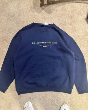 Vintage 90s CCM Edmonton Oilers NHL Center Ice Embroidered Navy Crewneck Sweatsh